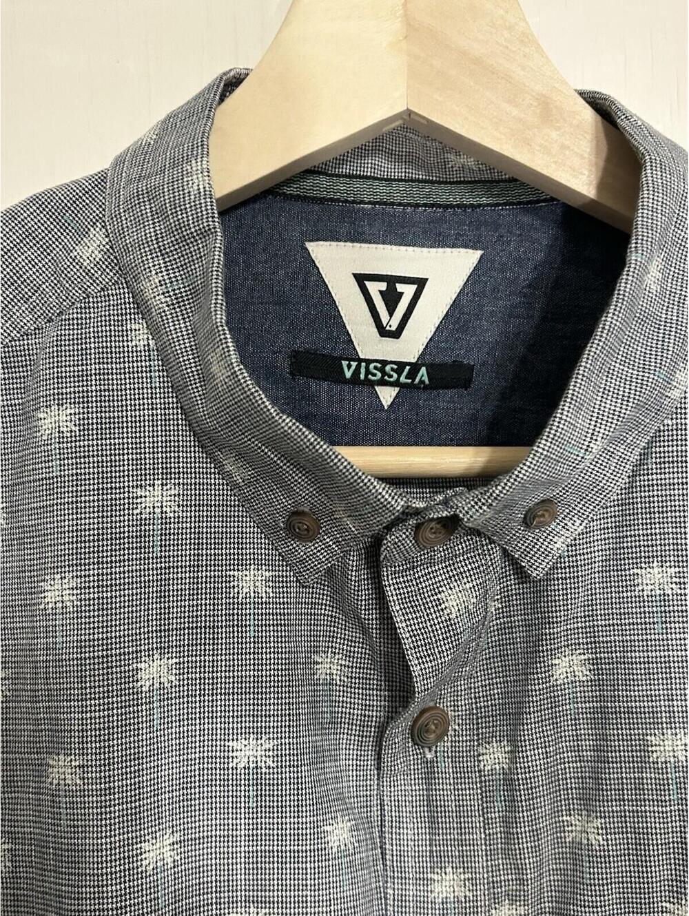 Vissla Shirt Mens Medium  Gray Short Sleeve Button Front Dotted Surf Casual